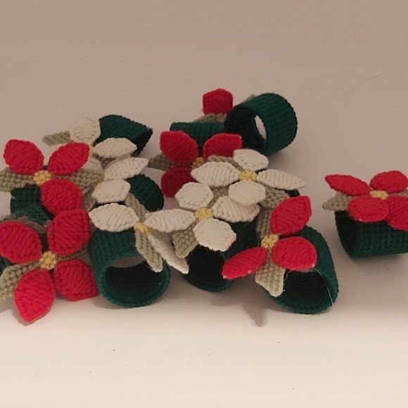 Handmade Poinsettia Napkin Rings Plastic Canvas Set of 11 - Picture 2 of 8